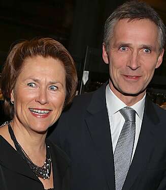 BETRODD: Statsråd Grete Faremo sammen med statsminister Jens Stoltenberg. (Foto: Stella Pictures) BETRODD: Statsråd Grete Faremo sammen med statsminister Jens Stoltenberg. (Foto: Stella Pictures)