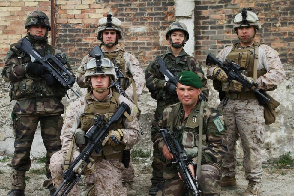 Med ca. 200 års deltagelse i kriger og konflikter har US Marine Corps og Fremmedlegionen lange merittlister. Med ca. 200 års deltagelse i kriger og konflikter har US Marine Corps og Fremmedlegionen lange merittlister.