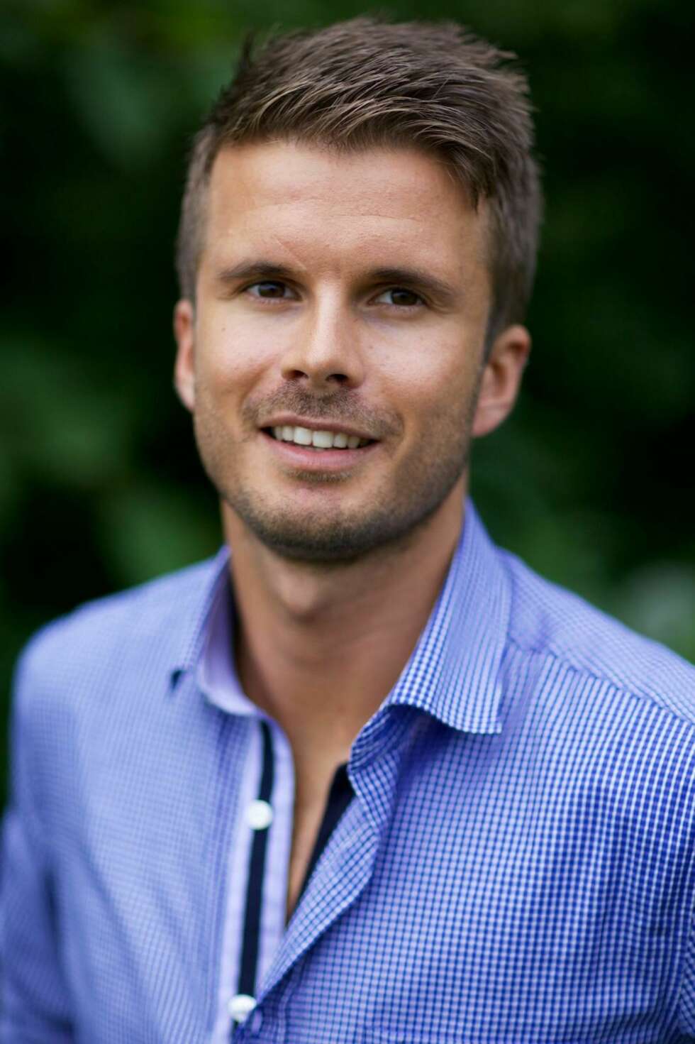Jarle Tangerås: 26 år, fra Hatlestrand utenfor Bergen. Hotelresepsjonist. Singel. Jarle Tangerås: 26 år, fra Hatlestrand utenfor Bergen. Hotelresepsjonist. Singel.