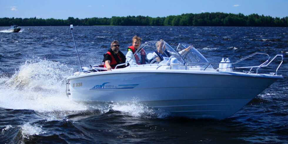 HYGGELIG: Suvi 5050 Duo kommer med en svært hyggelig prislapp, for selve båten. FOTO: Terje Haugen HYGGELIG: Suvi 5050 Duo kommer med en svært hyggelig prislapp, for selve båten. FOTO: Terje Haugen
