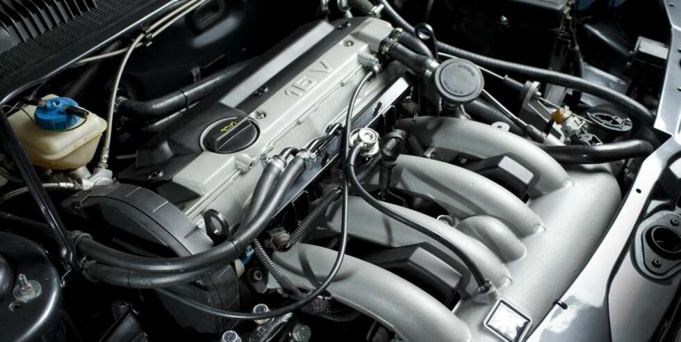 MOTOR: 1,9-skiltet lyver. Det er en toliters 306-motor som brummer under panseret. FOTO: Matthew Howell MOTOR: 1,9-skiltet lyver. Det er en toliters 306-motor som brummer under panseret. FOTO: Matthew Howell