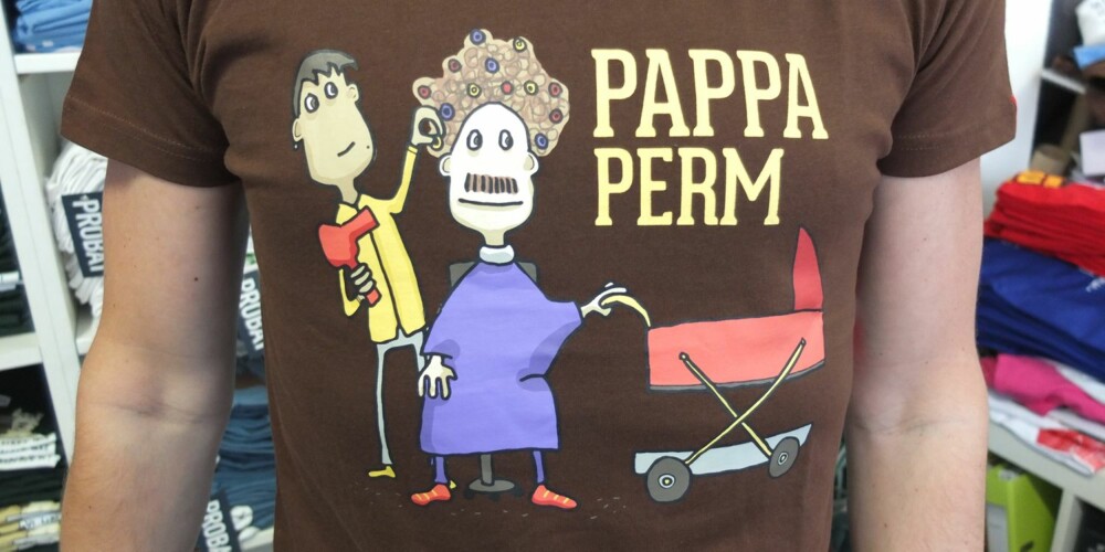 ALLE VIL HA PAPPAPERM: - Denne t-skjorten har solgt over all forventning, sier Vatn. Hun synes trøyen var kul, men veldig spisset, og ble overrasket da den hevdet seg såpass godt. ALLE VIL HA PAPPAPERM: - Denne t-skjorten har solgt over all forventning, sier Vatn. Hun synes trøyen var kul, men veldig spisset, og ble overrasket da den hevdet seg såpass godt.