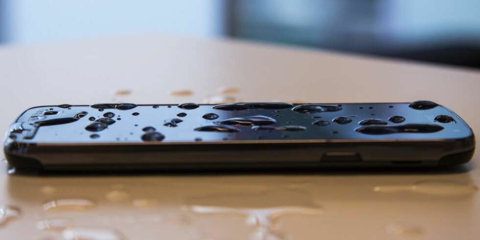 NORSK KLIMA: Samsung Galaxy S4 er en drømmemobil for et norsk klima som stadig blir våtere og villere. NORSK KLIMA: Samsung Galaxy S4 er en drømmemobil for et norsk klima som stadig blir våtere og villere.