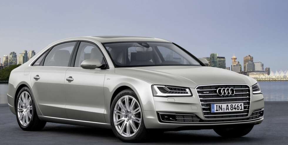 STORE DIMENSJONER: I normalutgave er Audi A8 5,14 meter lang. Langversjonen er 5,27 meter. FOTO: Audi STORE DIMENSJONER: I normalutgave er Audi A8 5,14 meter lang. Langversjonen er 5,27 meter. FOTO: Audi