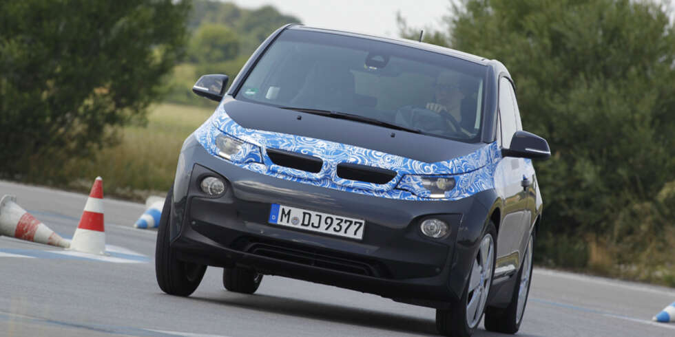 160 KILOMETER: Det er rekkevidden BMW sier vil være realistisk med denne bilen. Det er omtrent på linje med andre små elbiler som finnes på markedet i dag. 160 KILOMETER: Det er rekkevidden BMW sier vil være realistisk med denne bilen. Det er omtrent på linje med andre små elbiler som finnes på markedet i dag.