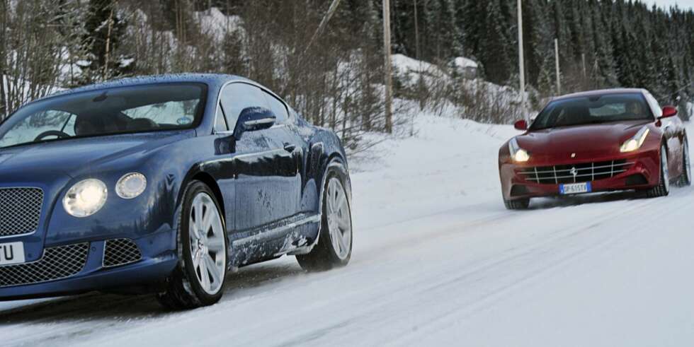 PÅ TOUR: Bentley Continental GT og Ferrari FF. PÅ TOUR: Bentley Continental GT og Ferrari FF.