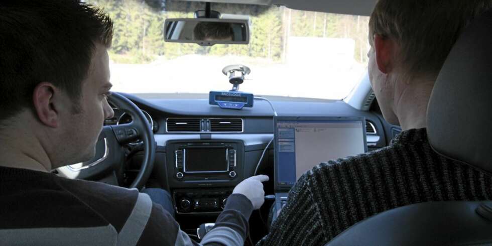 FASTE RUTINER: Alle biler vi tester går gjennom et omfattende testprogram. I dette inngår blant annet støymåling. FASTE RUTINER: Alle biler vi tester går gjennom et omfattende testprogram. I dette inngår blant annet støymåling.