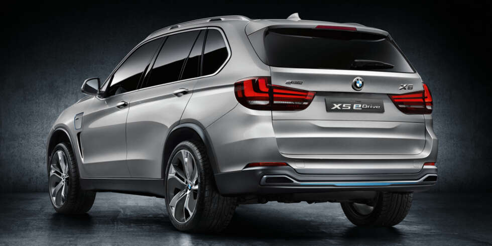 GRØNNERE: Dette er BMW Concept X5 eDrive som har en mer klimavennlig profll enn muskelhybridene i ActiveHybrid-serien. FOTO: BMW GRØNNERE: Dette er BMW Concept X5 eDrive som har en mer klimavennlig profll enn muskelhybridene i ActiveHybrid-serien. FOTO: BMW