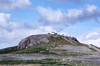 På toppen av denne haugen er containeren med førerne plassert. På toppen av denne haugen er containeren med førerne plassert.