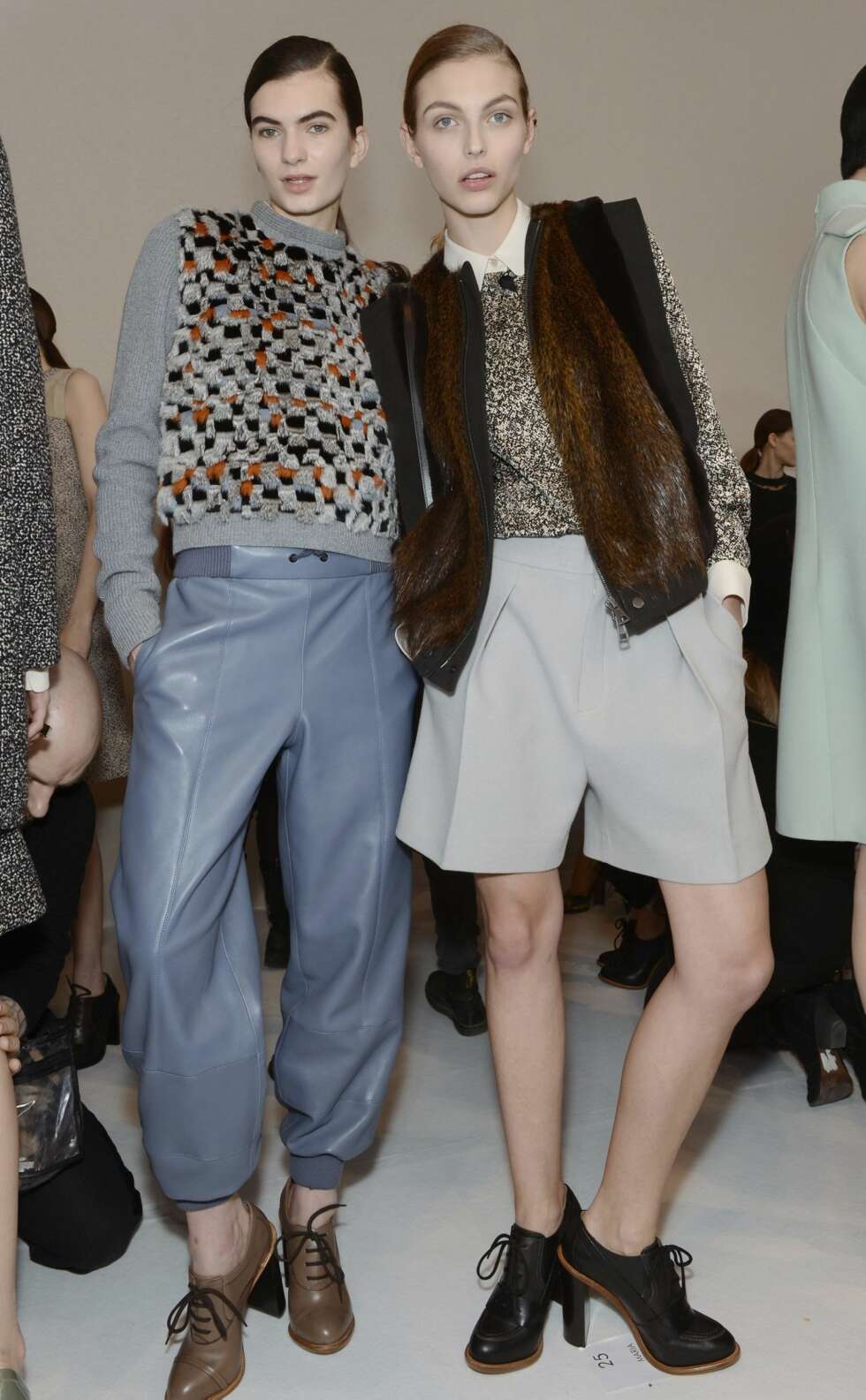 CHLOÉ: Pels er en stor tendens hos designerne i høst, men husk å gå for den dyrevennlige fuskevarianten! CHLOÉ: Pels er en stor tendens hos designerne i høst, men husk å gå for den dyrevennlige fuskevarianten!