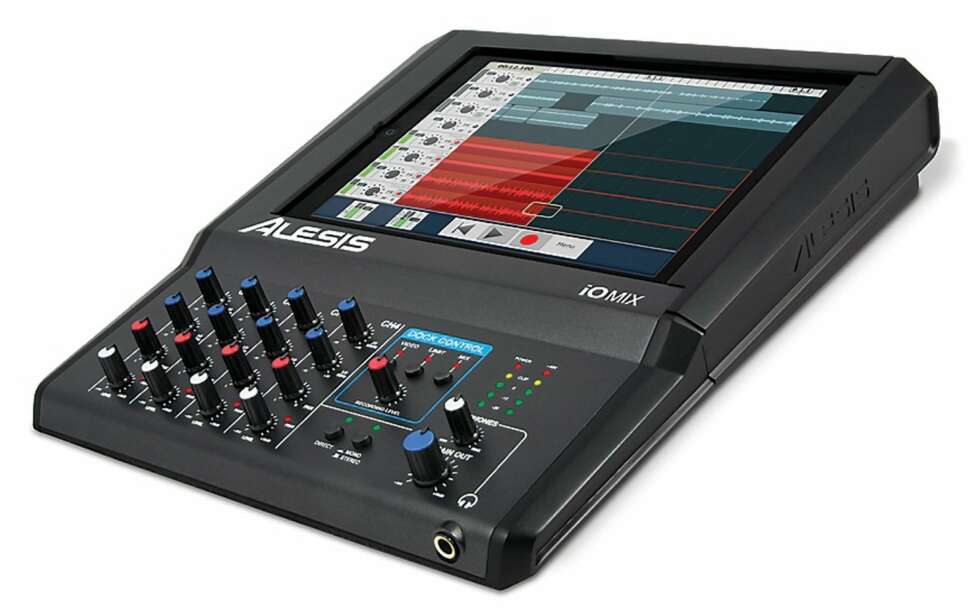 4 SPOR: Dokk iPad-en i denne og du har plutselig et 4-spors portabelt opptaksstudio. 4 SPOR: Dokk iPad-en i denne og du har plutselig et 4-spors portabelt opptaksstudio.