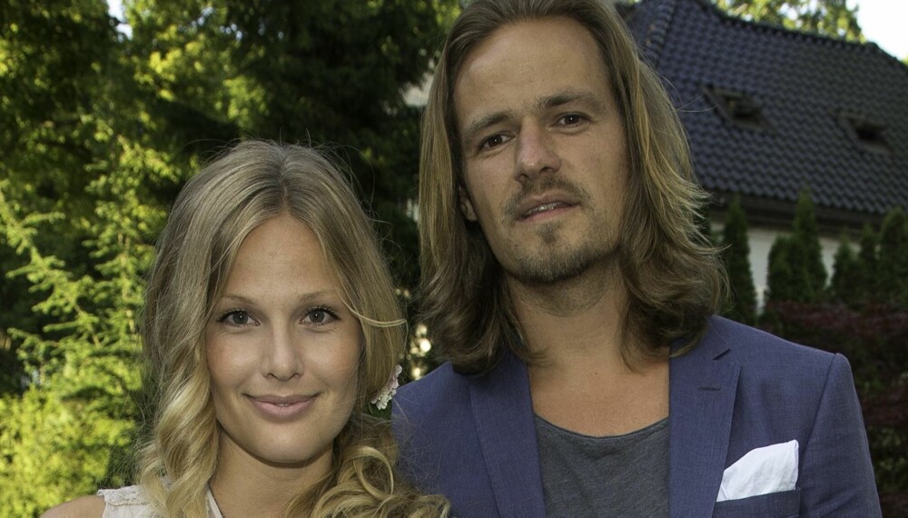 KRØLL MED ØL: Sterk øl i kombinasjon med sterk sol er en farlig kombinasjon, men Maria Skappel og ektemannen Andreas Holzweiler mistenker at det var mer enn bare gylne dråper de fikk i seg da de ferierte i Thailand. KRØLL MED ØL: Sterk øl i kombinasjon med sterk sol er en farlig kombinasjon, men Maria Skappel og ektemannen Andreas Holzweiler mistenker at det var mer enn bare gylne dråper de fikk i seg da de ferierte i Thailand.