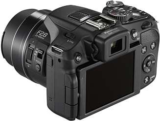 PRAKTISK: Lumix FZ200 har mange fysiske knapper som gjør mange innstillinger raske og enkle å nå. PRAKTISK: Lumix FZ200 har mange fysiske knapper som gjør mange innstillinger raske og enkle å nå.