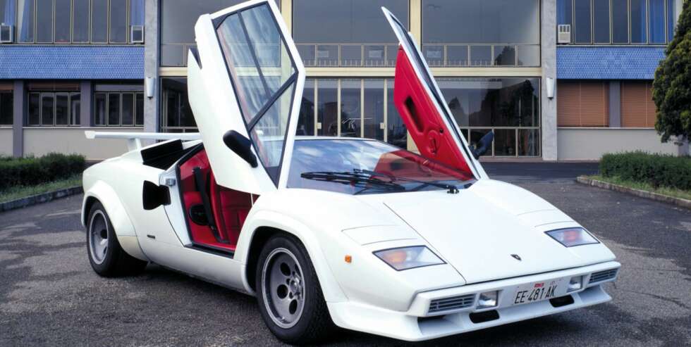 DET GLADE 70-TALLET: Denne har hengt som poster på svært mange gutterom: Lamborghini Countach. Bildet viser en quattrovalvole-versjon. FOTO: Lamborghini DET GLADE 70-TALLET: Denne har hengt som poster på svært mange gutterom: Lamborghini Countach. Bildet viser en quattrovalvole-versjon. FOTO: Lamborghini