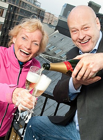 PARTYVENNER: Anette Bøe og Jostein Pedersen fikk en god tone under "4 stjerners middag". (Foto: Svein Brimi) PARTYVENNER: Anette Bøe og Jostein Pedersen fikk en god tone under "4 stjerners middag". (Foto: Svein Brimi)