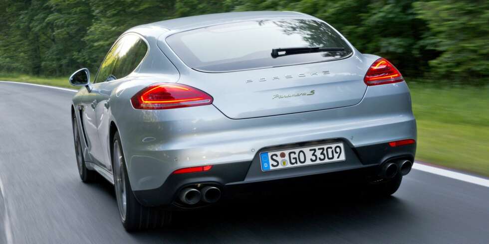 KLIMAKONTROLL: Porsche S E-Hybrid er stor og imponerende rask, uten å etterlate seg gigantiske miljøavtrykk. FOTO: Porsche KLIMAKONTROLL: Porsche S E-Hybrid er stor og imponerende rask, uten å etterlate seg gigantiske miljøavtrykk. FOTO: Porsche