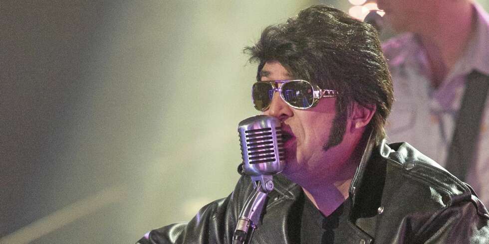 IMITATOR: Elvis-likheten kostet Steinar Albrigtsen hestehalen. IMITATOR: Elvis-likheten kostet Steinar Albrigtsen hestehalen.
