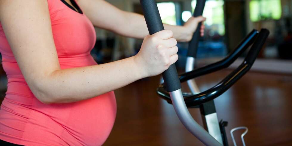 TRENING: Svangerskapsdiabetes forebygges ifølge Forskning.no ikke ved å trene sent i svangerskapet. Man tror i stedet at trening før man blir gravid, og tidlig i svangerskapet, er avgjørende. TRENING: Svangerskapsdiabetes forebygges ifølge Forskning.no ikke ved å trene sent i svangerskapet. Man tror i stedet at trening før man blir gravid, og tidlig i svangerskapet, er avgjørende.