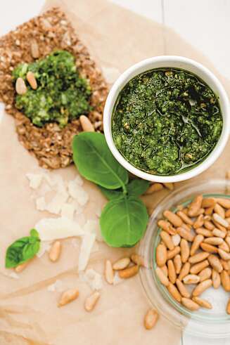 POPULÆRT: Pesto er deilig, for eksempel over kokt fullkornspasta. POPULÆRT: Pesto er deilig, for eksempel over kokt fullkornspasta.