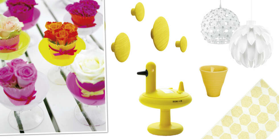 Fra venstre: Dessertskåler i friske glade farger fra JellyBean. Kr. 249,-. Dekorative knagger «Muuto Dots» designonline.se. «Duck Timer» Elektronisk eggur designet av Eero Aarnio for Alessi. Velg mellom gul, svart eller hvit.
«Hanifa» pendel med dekor i hvit aluminium og klare stener. Kr. 1150,- fra EA Belysning. «Norm 12» pendellampe fra Norman Copenhagen minner om en vakker hengende blomst. Fra kr. 842,- designdelicatessen.dk. Gul kaffekopp fra JellyBean. gulvMatten «Anna» fra Brita Sweden frisker opp
på gulvet. Fra venstre: Dessertskåler i friske glade farger fra JellyBean. Kr. 249,-. Dekorative knagger «Muuto Dots» designonline.se. «Duck Timer» Elektronisk eggur designet av Eero Aarnio for Alessi. Velg mellom gul, svart eller hvit.
«Hanifa» pendel med dekor i hvit aluminium og klare stener. Kr. 1150,- fra EA Belysning. «Norm 12» pendellampe fra Norman Copenhagen minner om en vakker hengende blomst. Fra kr. 842,- designdelicatessen.dk. Gul kaffekopp fra JellyBean. gulvMatten «Anna» fra Brita Sweden frisker opp
på gulvet.