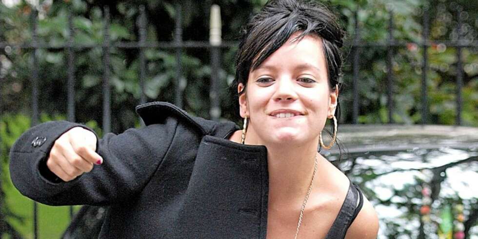SLUTTER: Lily Allen forlater musikkbransjen. - Tidene hvor det gikk an å tjene penger på å spille inn musikk er over, mener hun. SLUTTER: Lily Allen forlater musikkbransjen. - Tidene hvor det gikk an å tjene penger på å spille inn musikk er over, mener hun.