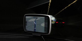MØRKT: GPS-en får ikke med seg at det har blitt mørkt ute, og om lysstyrken er tilpasset sterkt sollys, grenser det lett til blending. FOTO: Terje Haugen MØRKT: GPS-en får ikke med seg at det har blitt mørkt ute, og om lysstyrken er tilpasset sterkt sollys, grenser det lett til blending. FOTO: Terje Haugen
