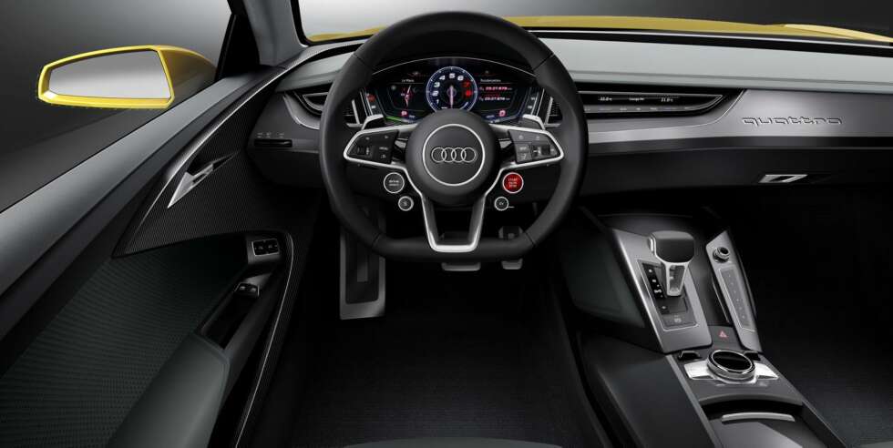 FREMTIDEN: Både instrumentpanelet og det nye multifunksjonsrattet gir ifølge Audi et glimt av fremtidens sportslige produksjonsmodeller. FOTO: Audi FREMTIDEN: Både instrumentpanelet og det nye multifunksjonsrattet gir ifølge Audi et glimt av fremtidens sportslige produksjonsmodeller. FOTO: Audi