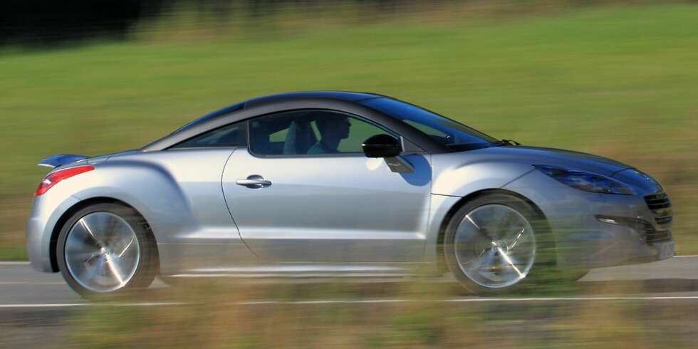 FARTSFØLELSE: Det skal være moro å kjøre sportsbil, og Peugeot RCZ formidler masse fartsfølelse. Motoren har godt med krefter, men vi kunne ønsket oss en litt lavere utveksling i en sportslig bil. FOTO: Egil Nordlien, HM Foto FARTSFØLELSE: Det skal være moro å kjøre sportsbil, og Peugeot RCZ formidler masse fartsfølelse. Motoren har godt med krefter, men vi kunne ønsket oss en litt lavere utveksling i en sportslig bil. FOTO: Egil Nordlien, HM Foto