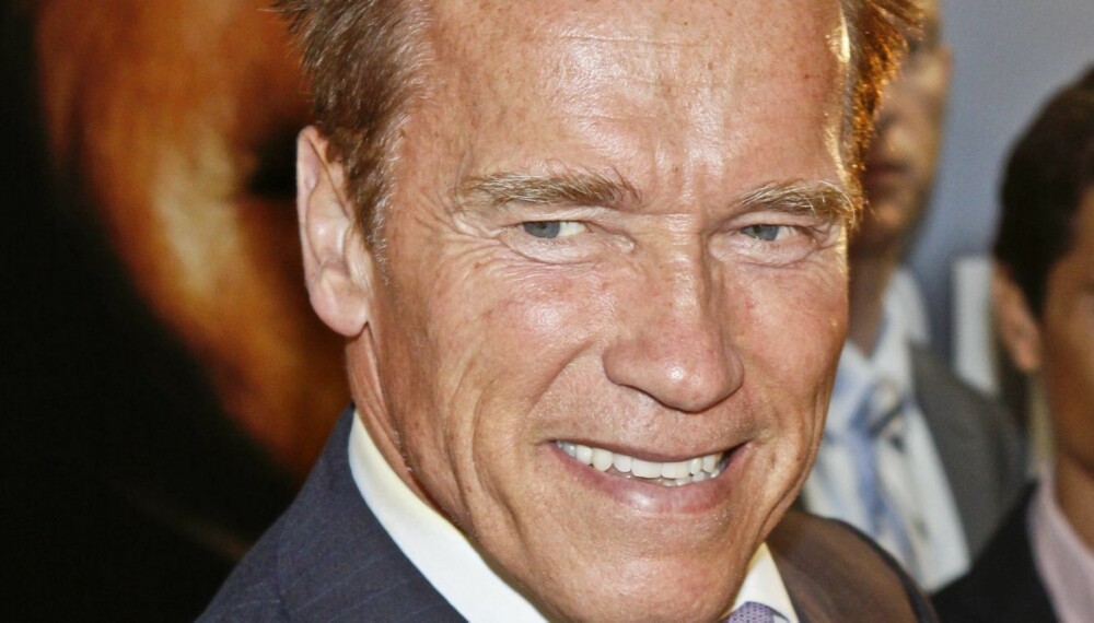 KOSTE SEG PÅ BYEN: Arnold Schwarsenegger skal ha tungkysset med en kvinne i 20-årene på et utested i Hollywood i helgen. KOSTE SEG PÅ BYEN: Arnold Schwarsenegger skal ha tungkysset med en kvinne i 20-årene på et utested i Hollywood i helgen.