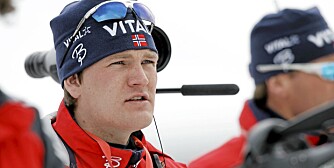 PERFEKSJON: Skytetrener Geir Ole Steinslett hjelper Tora å perfeksjonere hvert skudd. PERFEKSJON: Skytetrener Geir Ole Steinslett hjelper Tora å perfeksjonere hvert skudd.