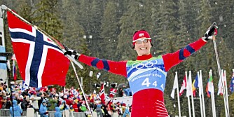 FEIRER: Marit Bjørgen sikret Norge gull i langrenn, 4 x 5 km stafett for kvinner under OL i Vancouver 2010. FEIRER: Marit Bjørgen sikret Norge gull i langrenn, 4 x 5 km stafett for kvinner under OL i Vancouver 2010.