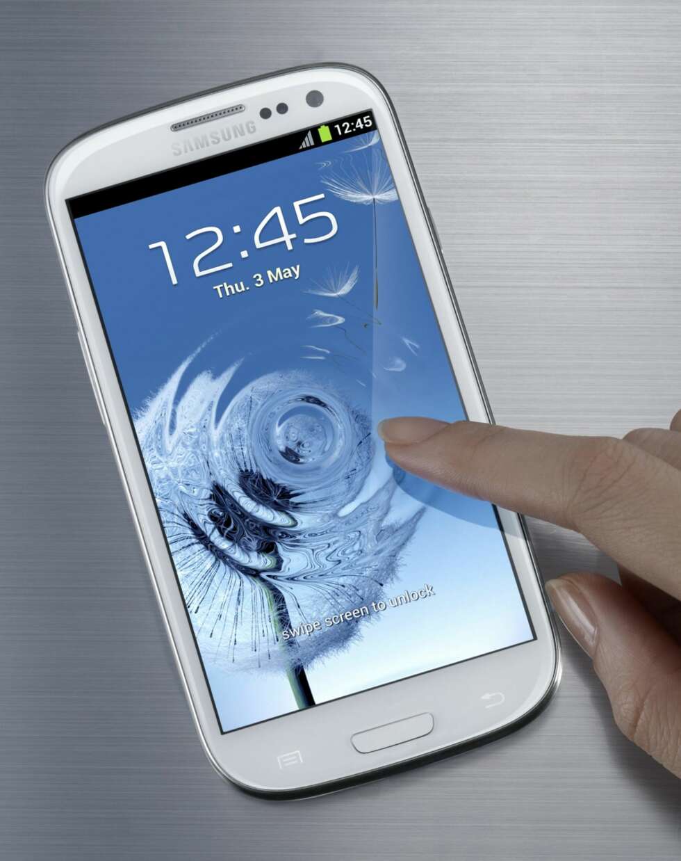 RINGER I VANN: En av mange elegante funksjoner i Galaxy S III er å kopiere funksjoner fra naturen, som når du lager ringer i vann med fingeren din. RINGER I VANN: En av mange elegante funksjoner i Galaxy S III er å kopiere funksjoner fra naturen, som når du lager ringer i vann med fingeren din.