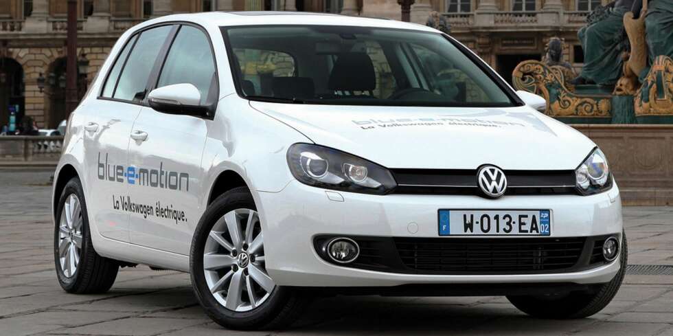 KUNSTIG LYD: Blue-e-motion gir fra seg en kunstig lyd i små hastigheter, slik at fotgjengere og ikke minst blinde personer skal være klar over at en bil er i anmarsj. Foto: VW KUNSTIG LYD: Blue-e-motion gir fra seg en kunstig lyd i små hastigheter, slik at fotgjengere og ikke minst blinde personer skal være klar over at en bil er i anmarsj. Foto: VW