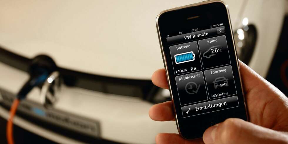 APP: Alle nye bilmodeller med respekt for seg selv kommer med egen app. Foto: VW APP: Alle nye bilmodeller med respekt for seg selv kommer med egen app. Foto: VW