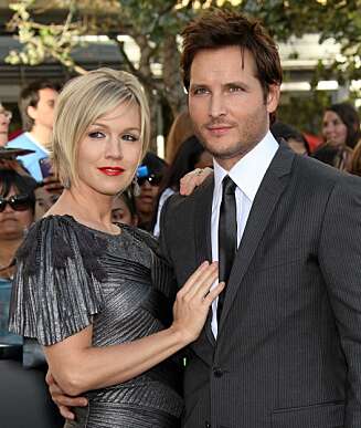 SKILLES: Jennie Garth og ektemannen Peter Facinelli skilles, men vil fortsette å ha et godt samarbeid om oppdragelsen av de tre døtrene. SKILLES: Jennie Garth og ektemannen Peter Facinelli skilles, men vil fortsette å ha et godt samarbeid om oppdragelsen av de tre døtrene.