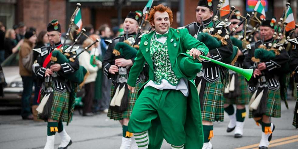 St. Paddy's parade med en ekte gnom. St. Paddy's parade med en ekte gnom.