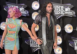 KONTROLLERENDE: Katy Perry og Russel Brand gikk hver til sitt rett før nyttår. Eks-narkomane Russel skal ha vært litt av en festbrems. KONTROLLERENDE: Katy Perry og Russel Brand gikk hver til sitt rett før nyttår. Eks-narkomane Russel skal ha vært litt av en festbrems.