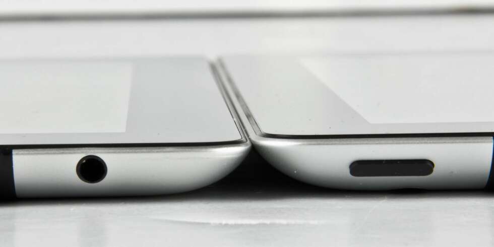 MILLIMETER: Det skiller noen få millimete på iPad 2 og nye iPad - eller iPad 3 - som mange kaller den. Nye iPad er noen millimeter tykkere og veier 60 gram mer enn iPad 2. MILLIMETER: Det skiller noen få millimete på iPad 2 og nye iPad - eller iPad 3 - som mange kaller den. Nye iPad er noen millimeter tykkere og veier 60 gram mer enn iPad 2.