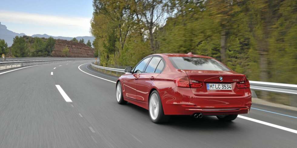 L-LYKTER: Hekken har fortsatt de velkjente L-lyktene. Foto: BMW L-LYKTER: Hekken har fortsatt de velkjente L-lyktene. Foto: BMW
