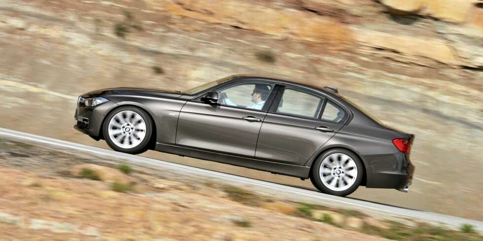 FART: Linjene på siden skal gi inntrykk av fart. Det funker. Foto: BMW FART: Linjene på siden skal gi inntrykk av fart. Det funker. Foto: BMW