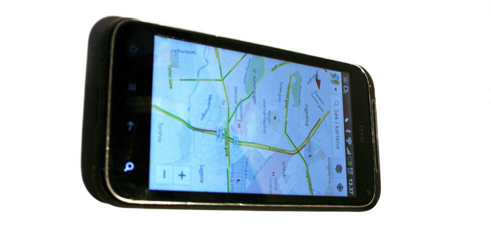 TELEFONDATA: Systemet bruker informasjon om hvor fort telefoner som bruker Google Maps med GPS aktivert flytter på seg. Med mange nok telefoner gir dette gode trafikkdata. TELEFONDATA: Systemet bruker informasjon om hvor fort telefoner som bruker Google Maps med GPS aktivert flytter på seg. Med mange nok telefoner gir dette gode trafikkdata.