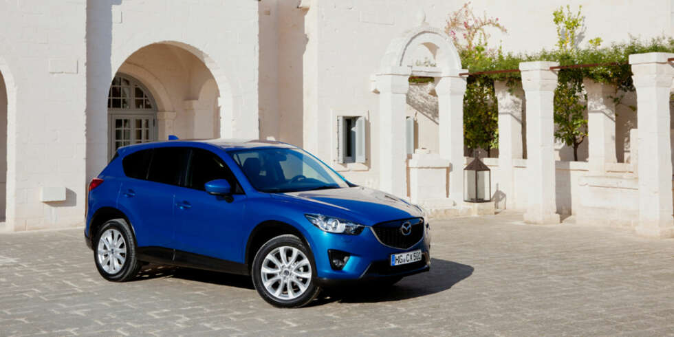 KODO-DESIGN: CX-5 er den første bilen som tar i bruk Mazdas nye formspråk. Det kalles Kodo og kan best beskrives som følelsen av kraft et menneske eller dyr i bevegelse utstråler. KODO-DESIGN: CX-5 er den første bilen som tar i bruk Mazdas nye formspråk. Det kalles Kodo og kan best beskrives som følelsen av kraft et menneske eller dyr i bevegelse utstråler.