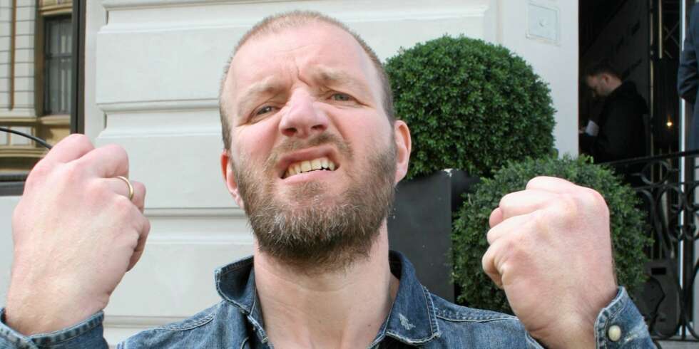 KLAR TIL KAMP: Bård Tufte Johansen kjemper mot seg selv når produksjonsselskapet hans er nominert for både «Brille» og «I kveld med Ylvis» i kategorien Beste nye programserie. KLAR TIL KAMP: Bård Tufte Johansen kjemper mot seg selv når produksjonsselskapet hans er nominert for både «Brille» og «I kveld med Ylvis» i kategorien Beste nye programserie.
