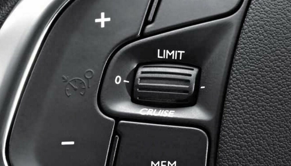 BEGRENSER: Stadig flere biler kommer med fartsbegrenser. Slik ser løsningen ut hos Citroën. Foto: Citroën BEGRENSER: Stadig flere biler kommer med fartsbegrenser. Slik ser løsningen ut hos Citroën. Foto: Citroën