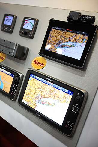 INTEGRERT: Full integrering med for eksempel iPad (øverst) hører med når Raymarine nå slår på stortromma med to nye modeller. INTEGRERT: Full integrering med for eksempel iPad (øverst) hører med når Raymarine nå slår på stortromma med to nye modeller.