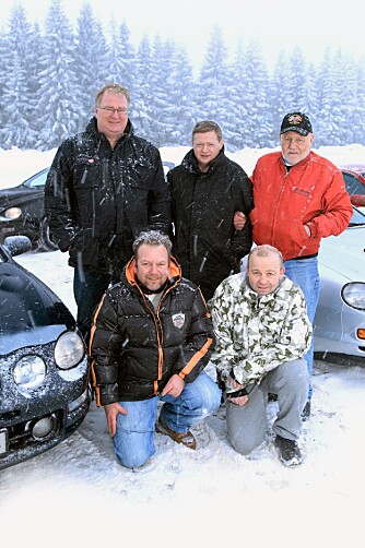 GUTTA: Bak fra venstre: Stein Rune Negård, Stein-Reidar Svendsen og Odd Semb. Foran fra venstre: Ronny Pettersen og Terje Semb GUTTA: Bak fra venstre: Stein Rune Negård, Stein-Reidar Svendsen og Odd Semb. Foran fra venstre: Ronny Pettersen og Terje Semb