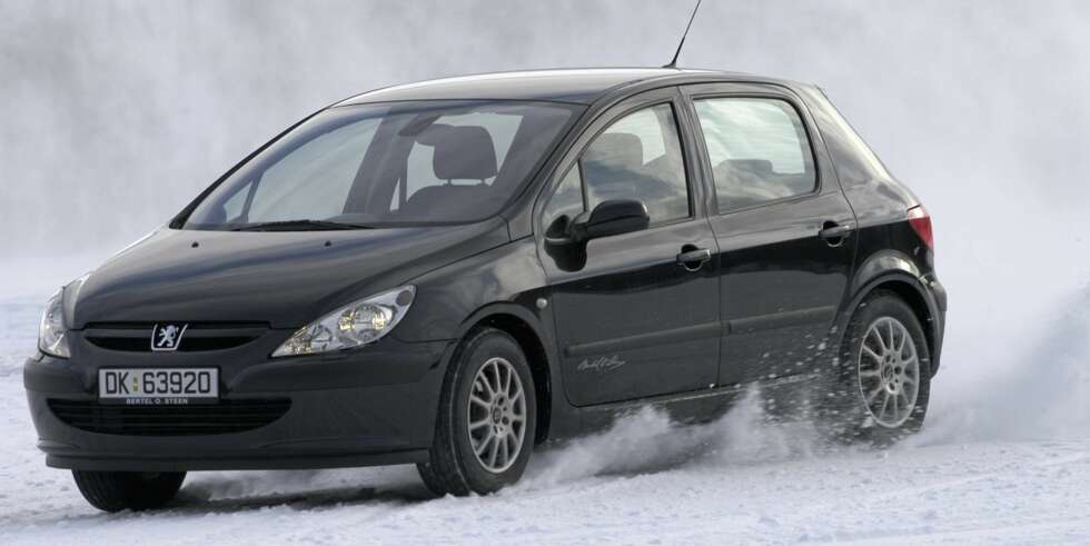 SJEKK NØYE: Peugeot 307 har flere feil en snittet. Sjekk særlig bremser og styring. SJEKK NØYE: Peugeot 307 har flere feil en snittet. Sjekk særlig bremser og styring.