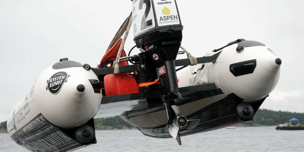 OFFSHORE. Stålpropellen er beregnet for rundbane. I racing kan det brukes ulike type propell avhengig av om det skal kjøres rundbane, surf eller langdistanse. FOTO: Arne Otto Iversen OFFSHORE. Stålpropellen er beregnet for rundbane. I racing kan det brukes ulike type propell avhengig av om det skal kjøres rundbane, surf eller langdistanse. FOTO: Arne Otto Iversen