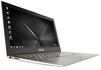 METALL: Zenbook er hovedsakelig laget i en aluminiumslegering. Det gjør den solid og stabil, mens designet går i retning av minimalisme. METALL: Zenbook er hovedsakelig laget i en aluminiumslegering. Det gjør den solid og stabil, mens designet går i retning av minimalisme.