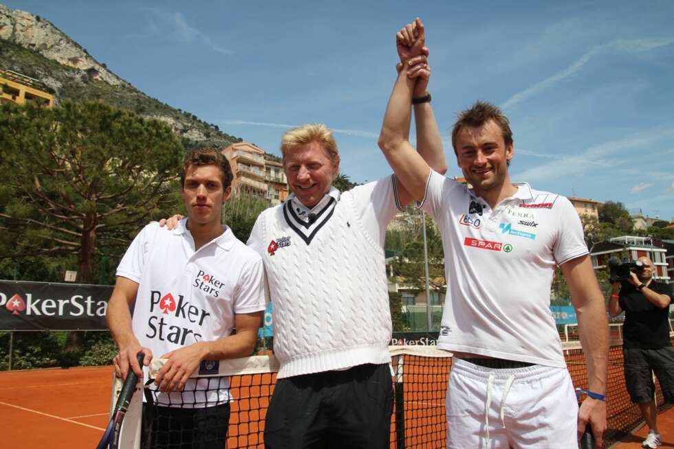 KONGEREKKA: En tenniskonge hyller en skikonge, og det er godt øra sitter i veien, ellers hadde smilet gått trill rundt. Boris Becker er imponert. KONGEREKKA: En tenniskonge hyller en skikonge, og det er godt øra sitter i veien, ellers hadde smilet gått trill rundt. Boris Becker er imponert.